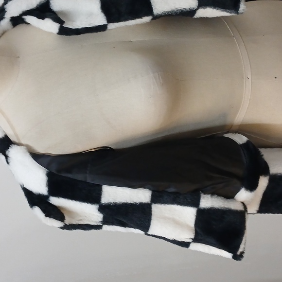 SHEIN Black and White Checkered Cropped Fuzzy Jacket/ Size L - Picture 4 of 6